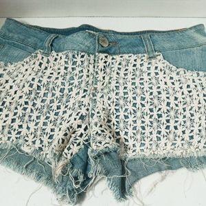 Vintage Havana White Embroidered Denim Shorts Size 27 Stretch Waist 15" Front